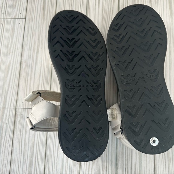 Suzanne Rae Velcro white womens sandals - Picture 6 of 8